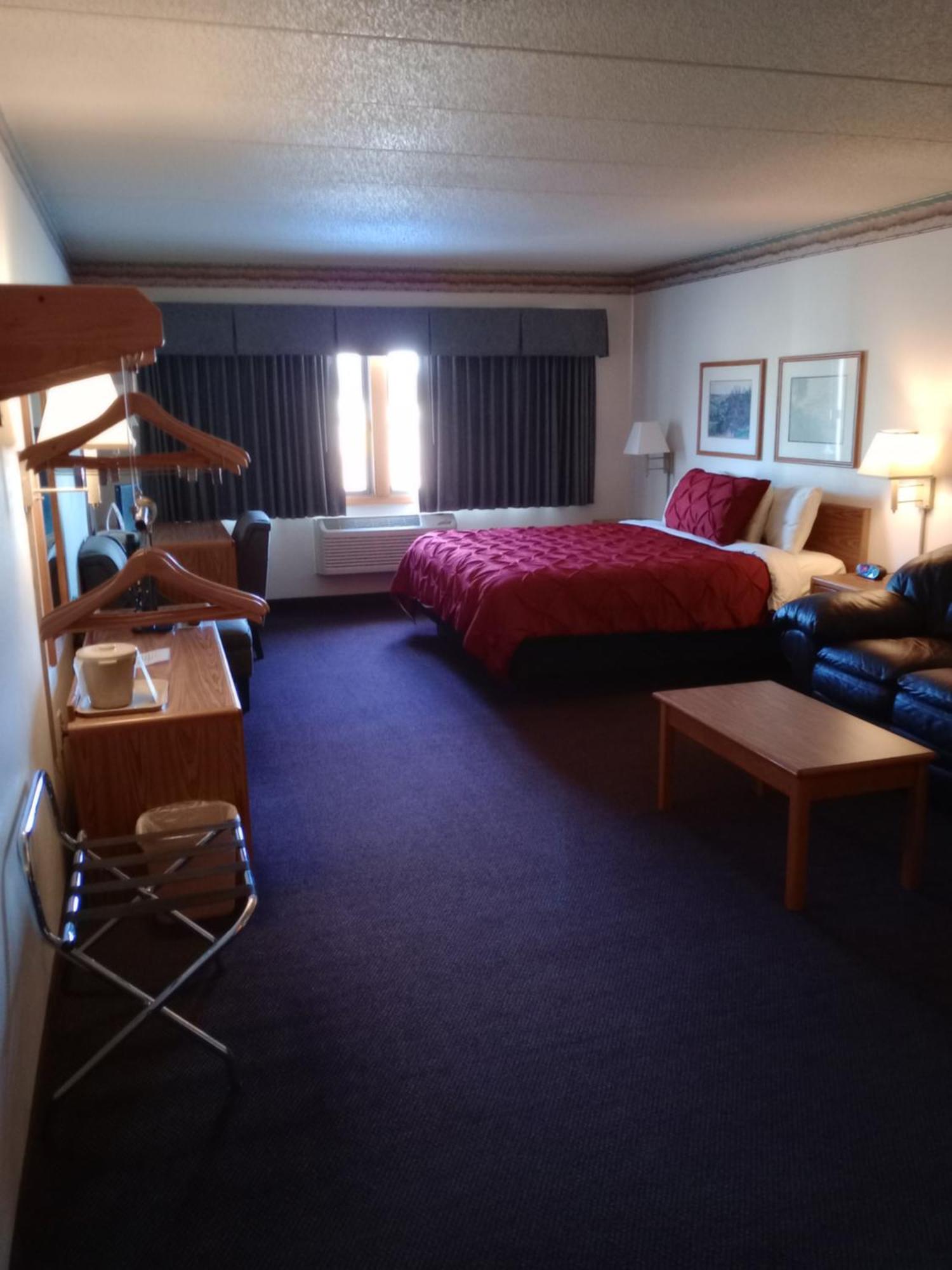 Fairbridge Inn & Suites Thorp Экстерьер фото