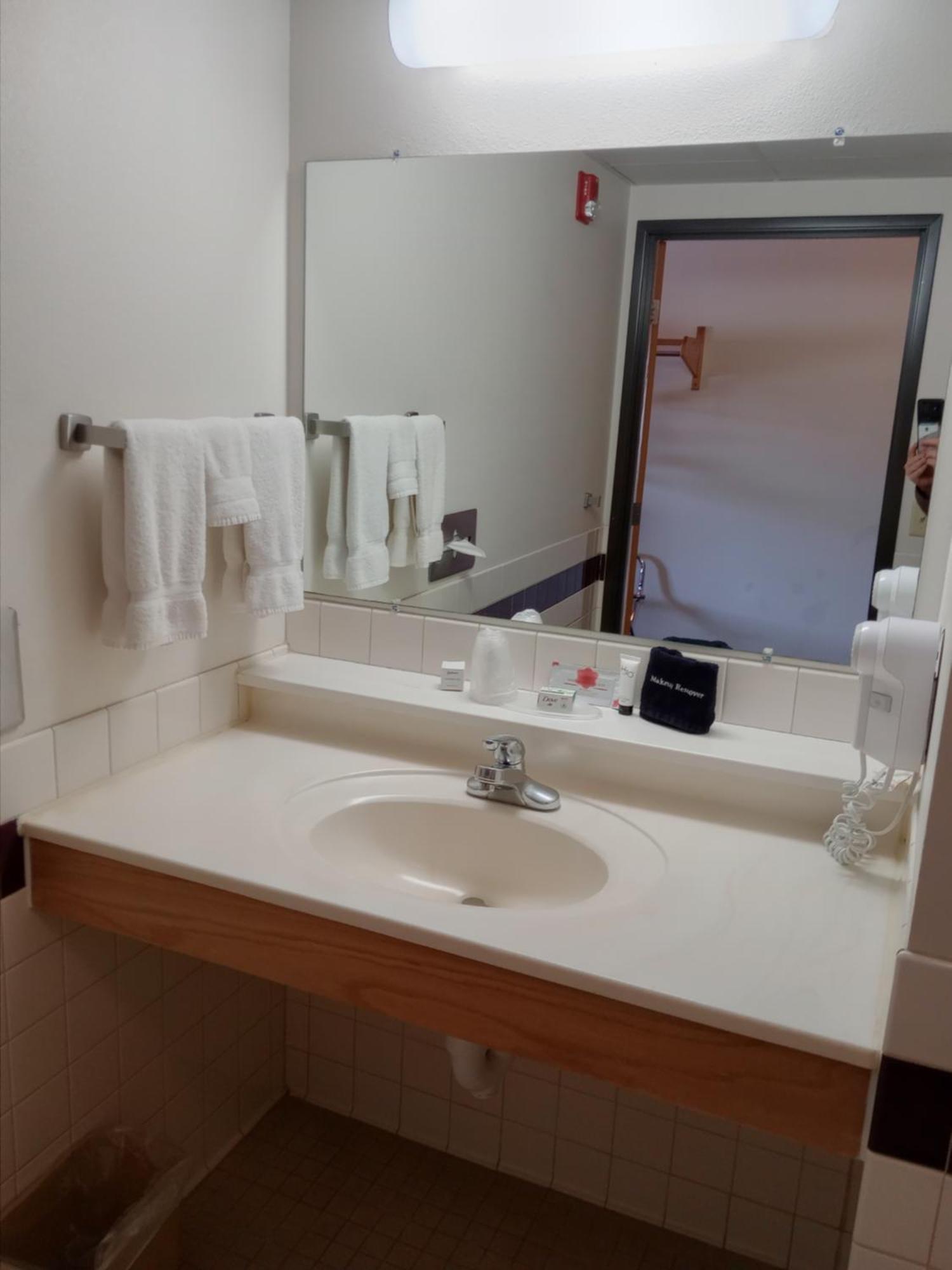 Fairbridge Inn & Suites Thorp Экстерьер фото