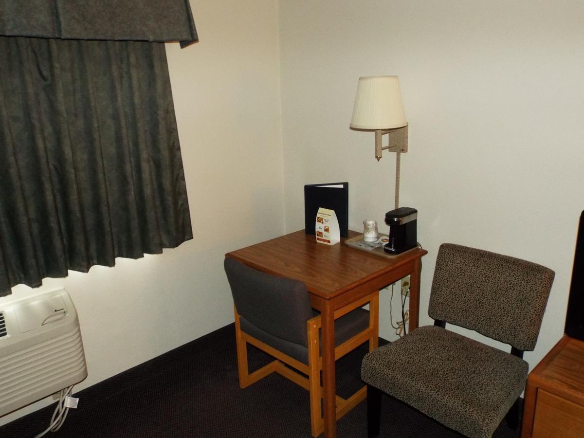 Fairbridge Inn & Suites Thorp Экстерьер фото