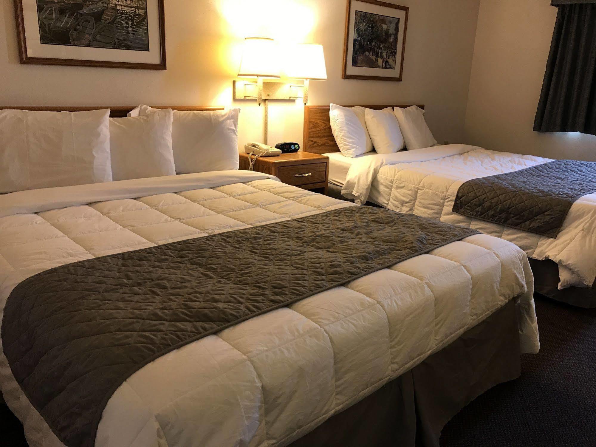 Fairbridge Inn & Suites Thorp Экстерьер фото