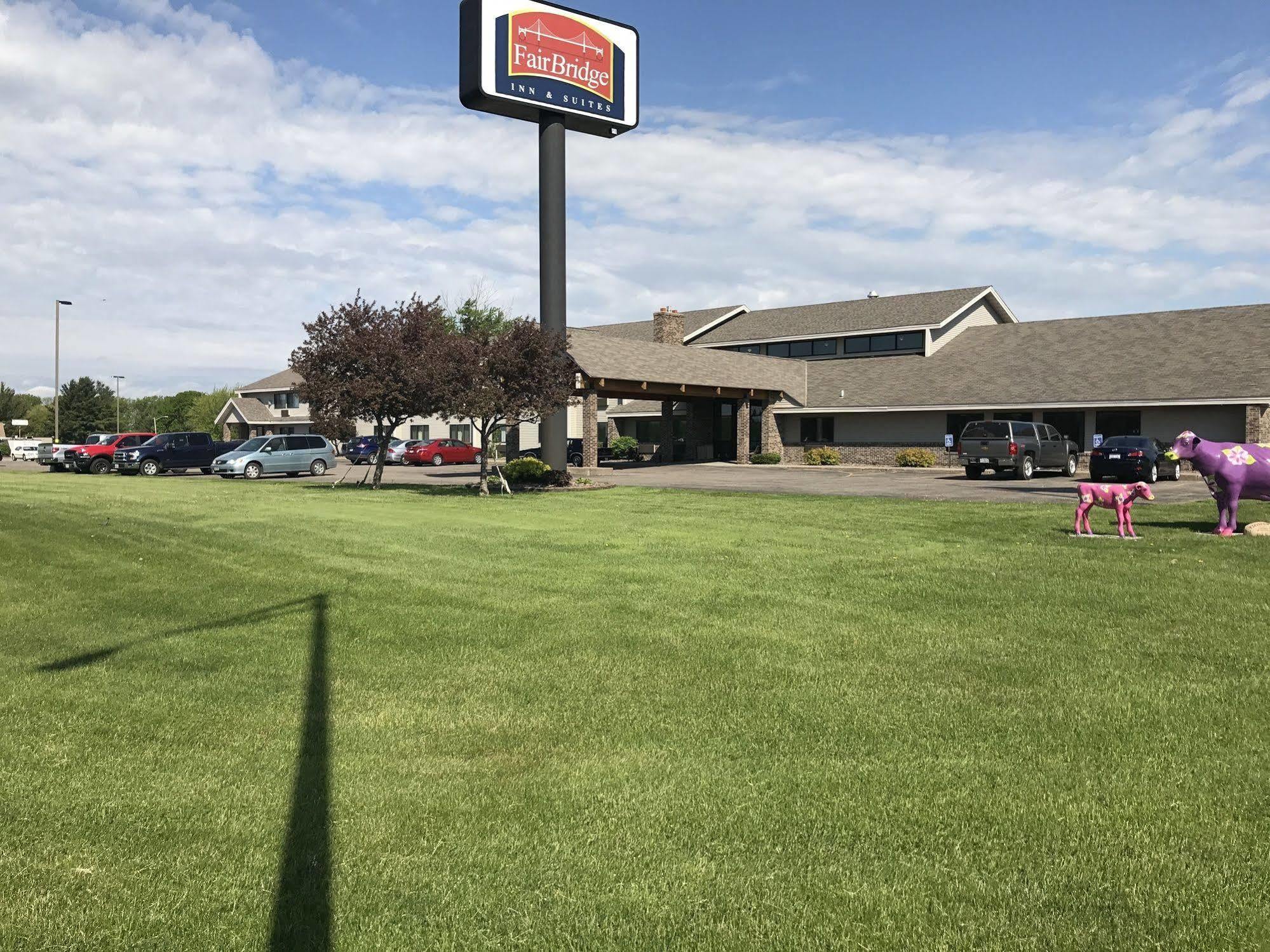 Fairbridge Inn & Suites Thorp Экстерьер фото