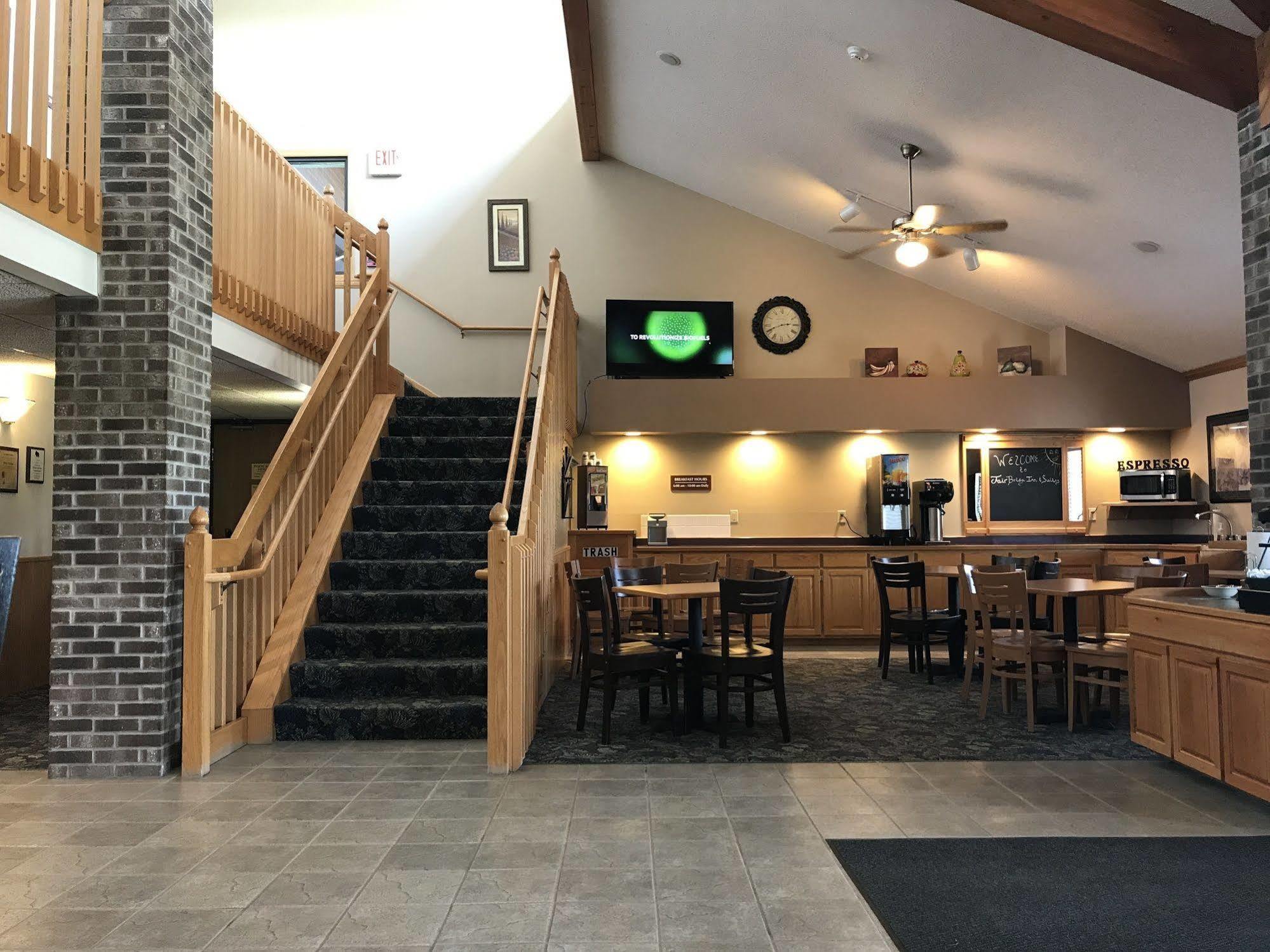 Fairbridge Inn & Suites Thorp Экстерьер фото