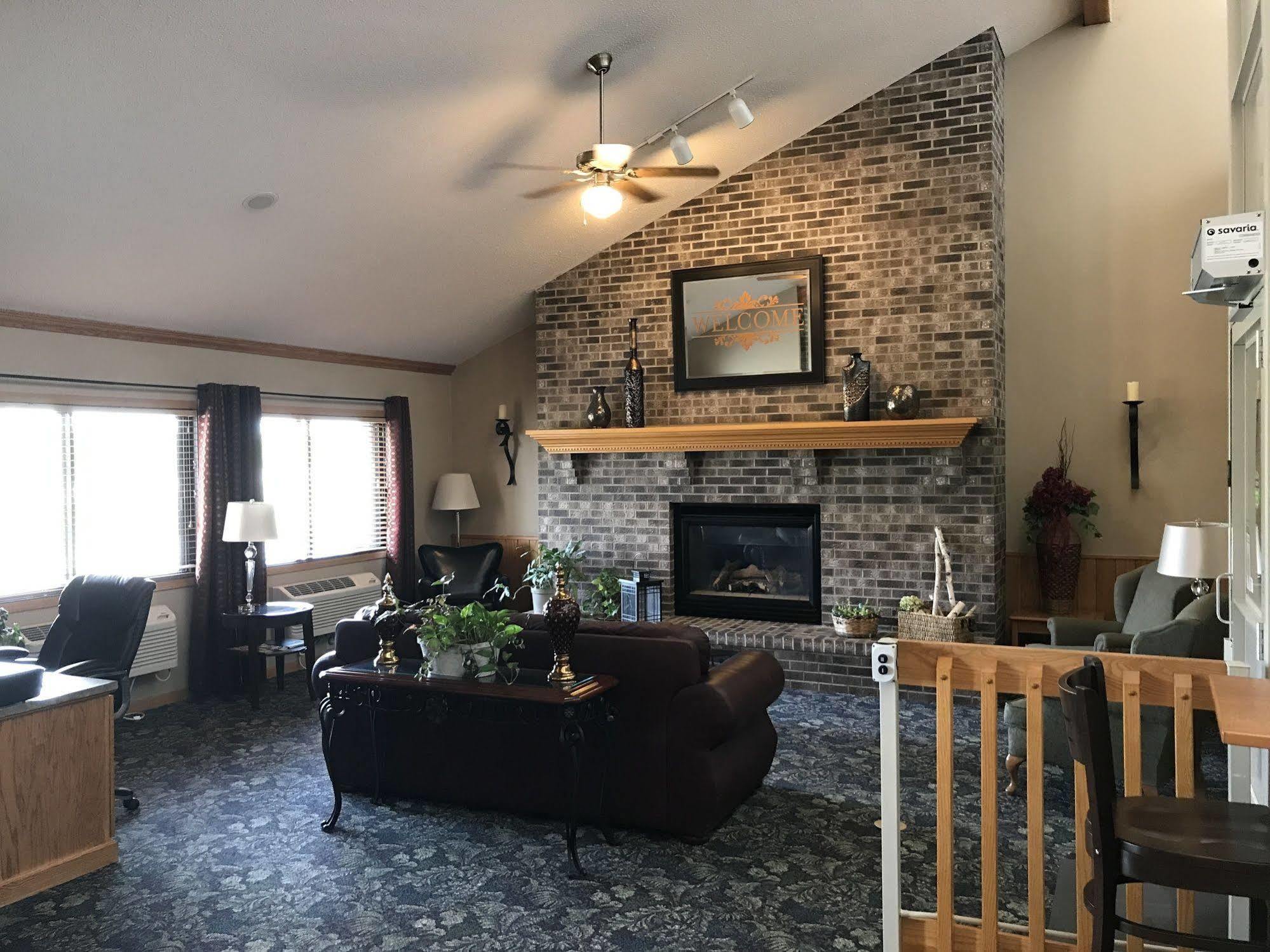 Fairbridge Inn & Suites Thorp Экстерьер фото