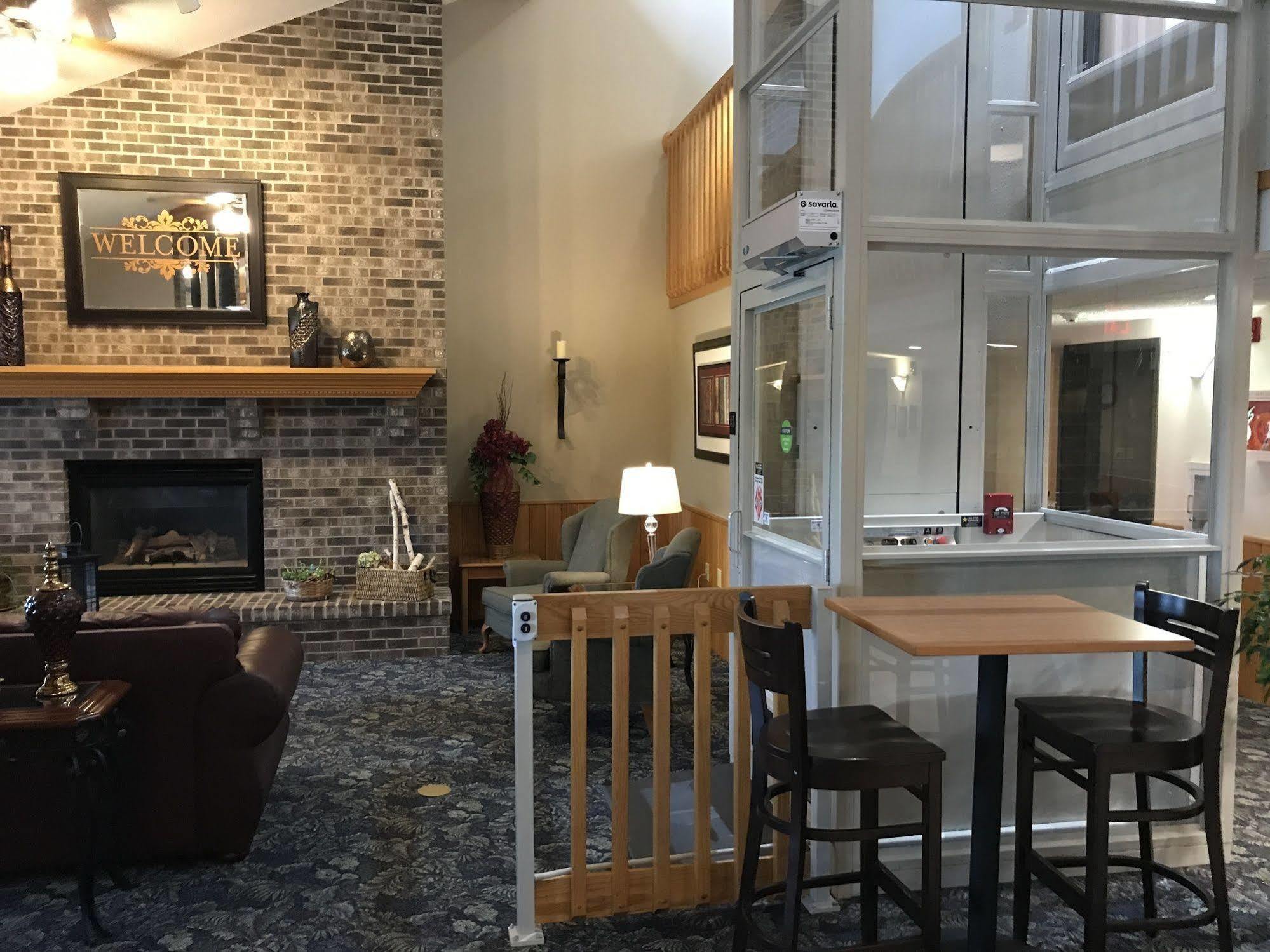 Fairbridge Inn & Suites Thorp Экстерьер фото